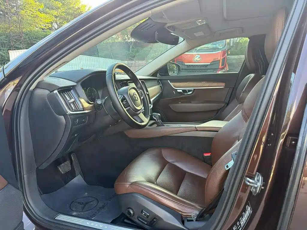 Volvo S90 — миниатюра 9