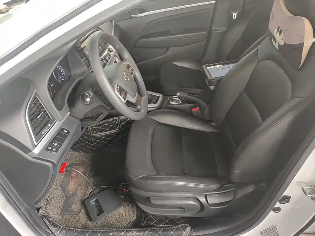 Hyundai Elantra — миниатюра 15