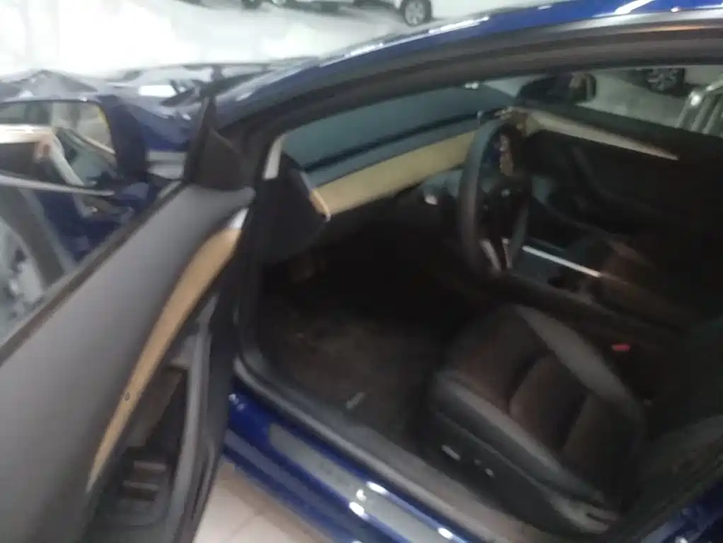 Tesla Model 3 — миниатюра 16