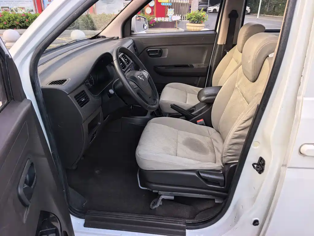Wuling Rongguang V — миниатюра 11