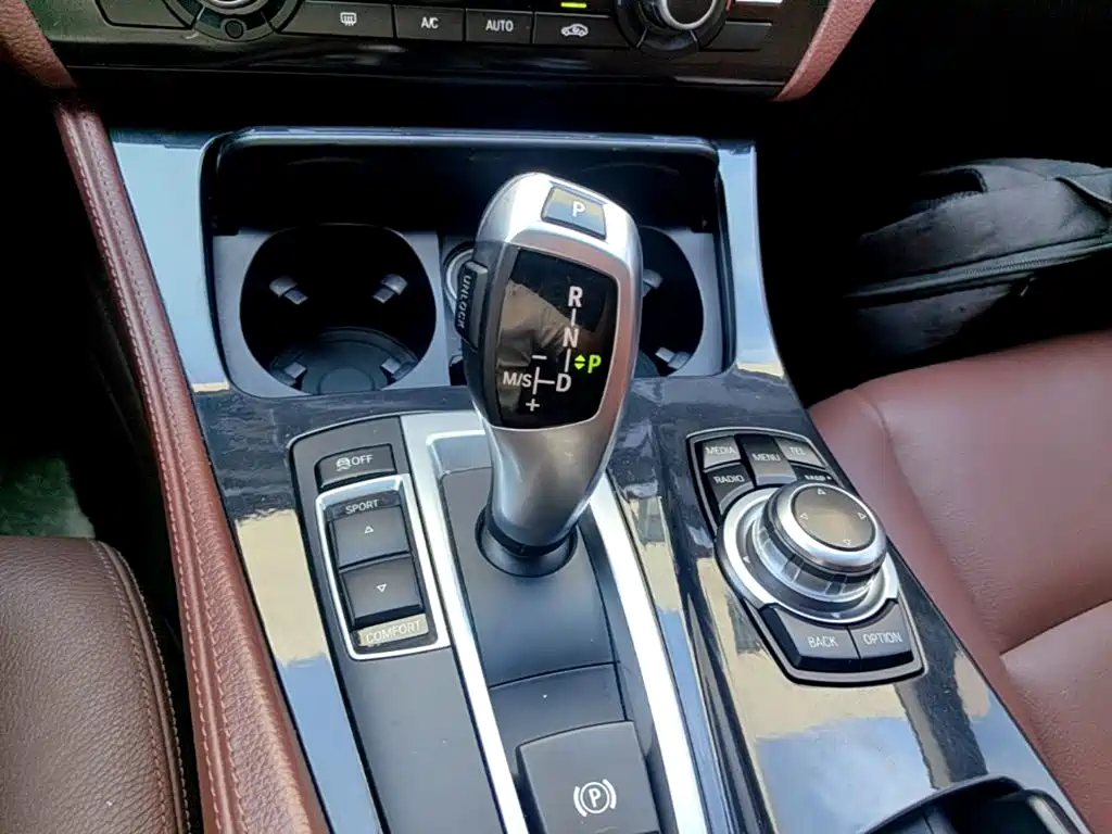BMW 5 Series — миниатюра 14