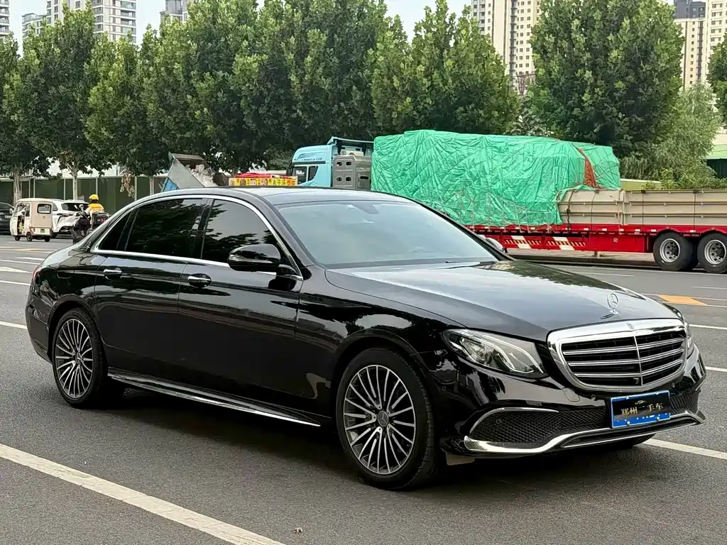 Mercedes-Benz E-Class — миниатюра 3