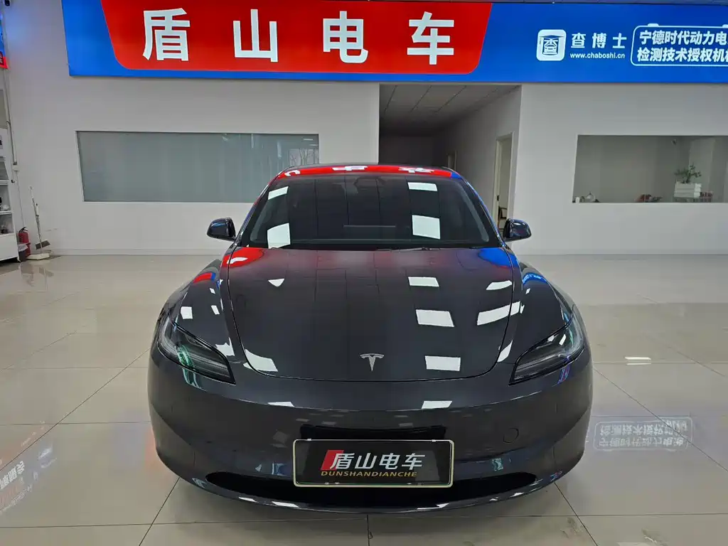 Tesla Model 3 — миниатюра 2