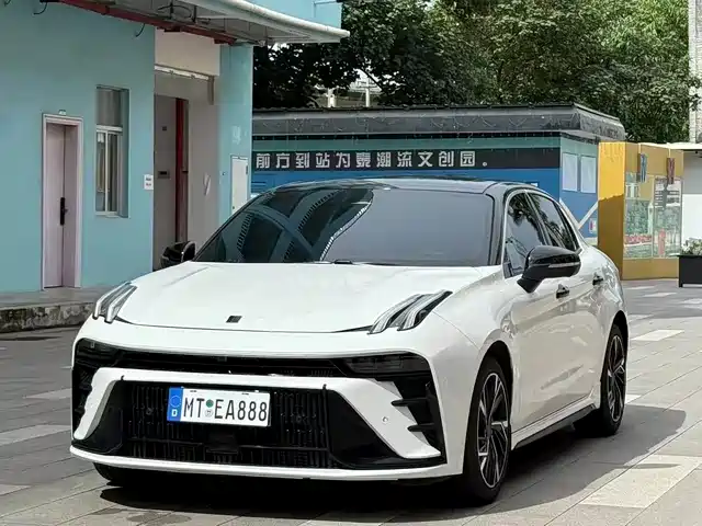 Lynk & Co 03