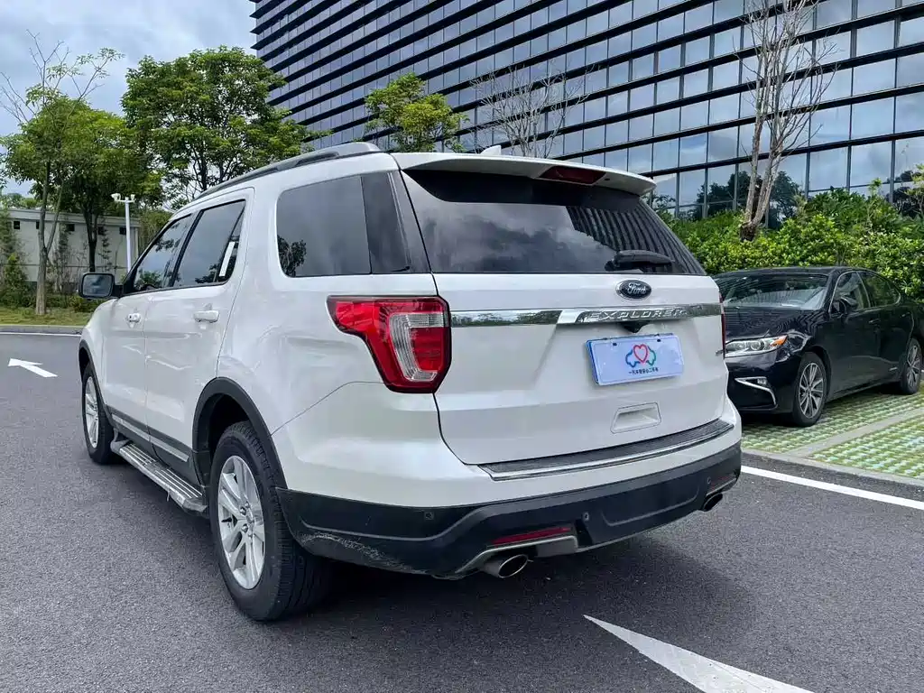 Ford Explorer (Import) — миниатюра 5