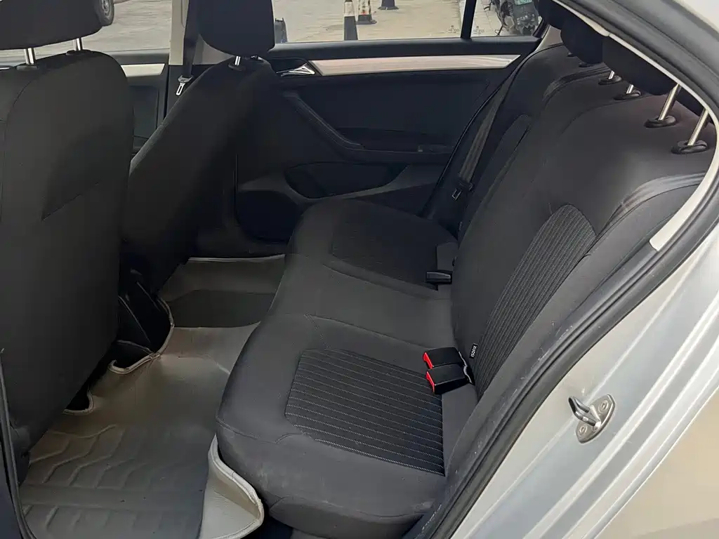 Volkswagen Jetta — миниатюра 5