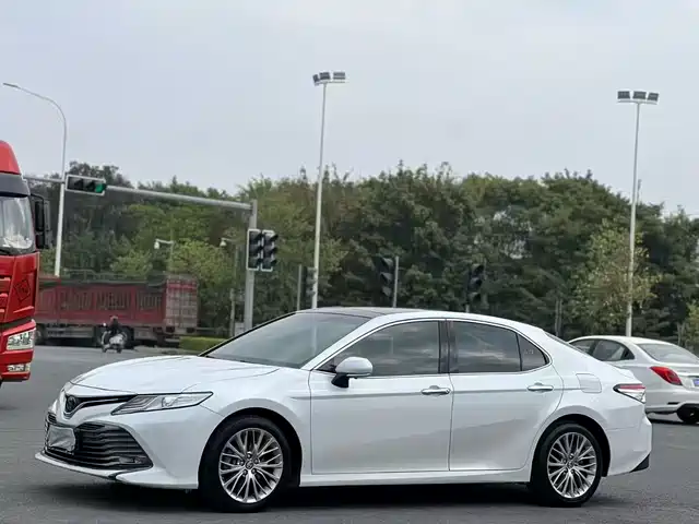 TOYOTA CAMRY 2018