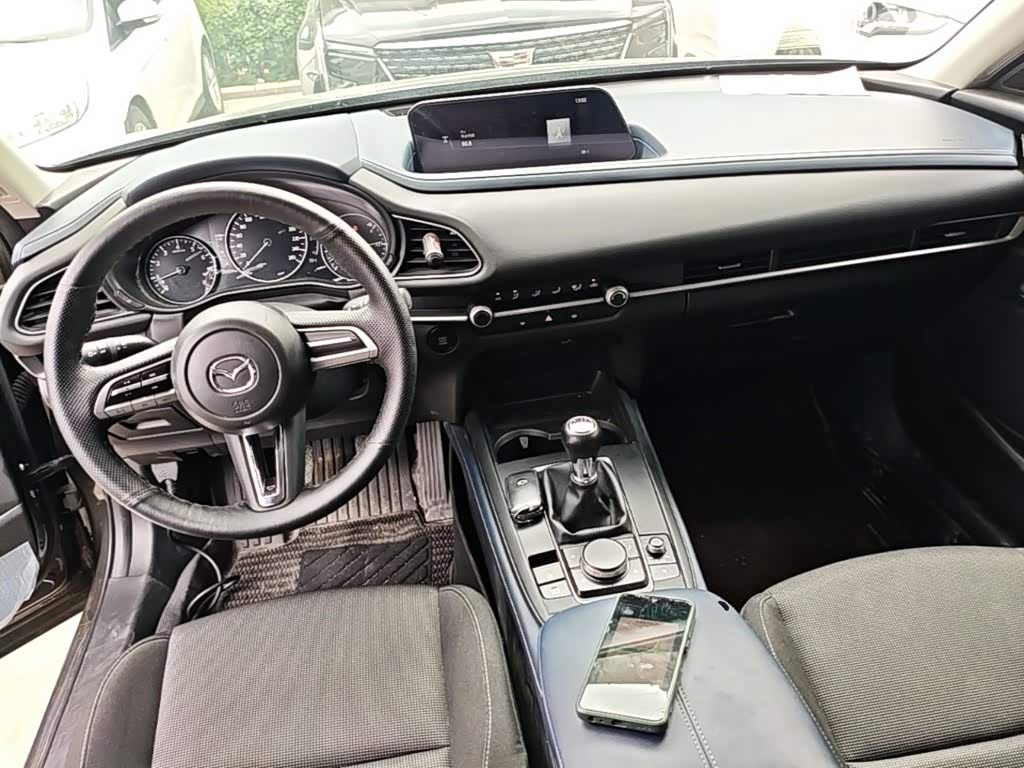 Mazda CX-30 2.0 л 2022 г. Серебристо-серый, пробег 39500 км