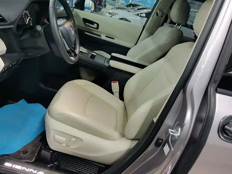 Toyota Sienna — миниатюра 9