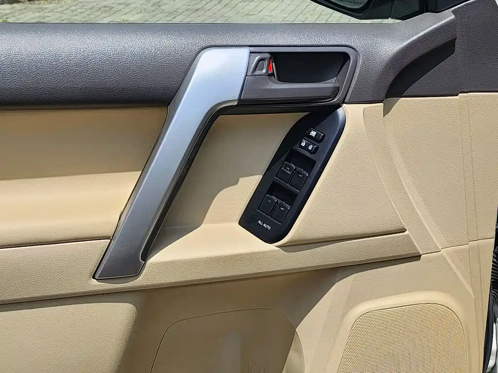 Toyota Land Cruiser Prado 2016 2.7L AT Standard