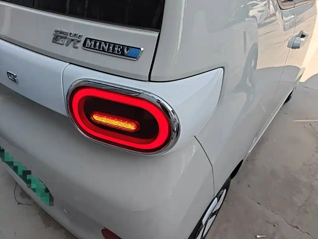 Wuling MINIEV — миниатюра 8
