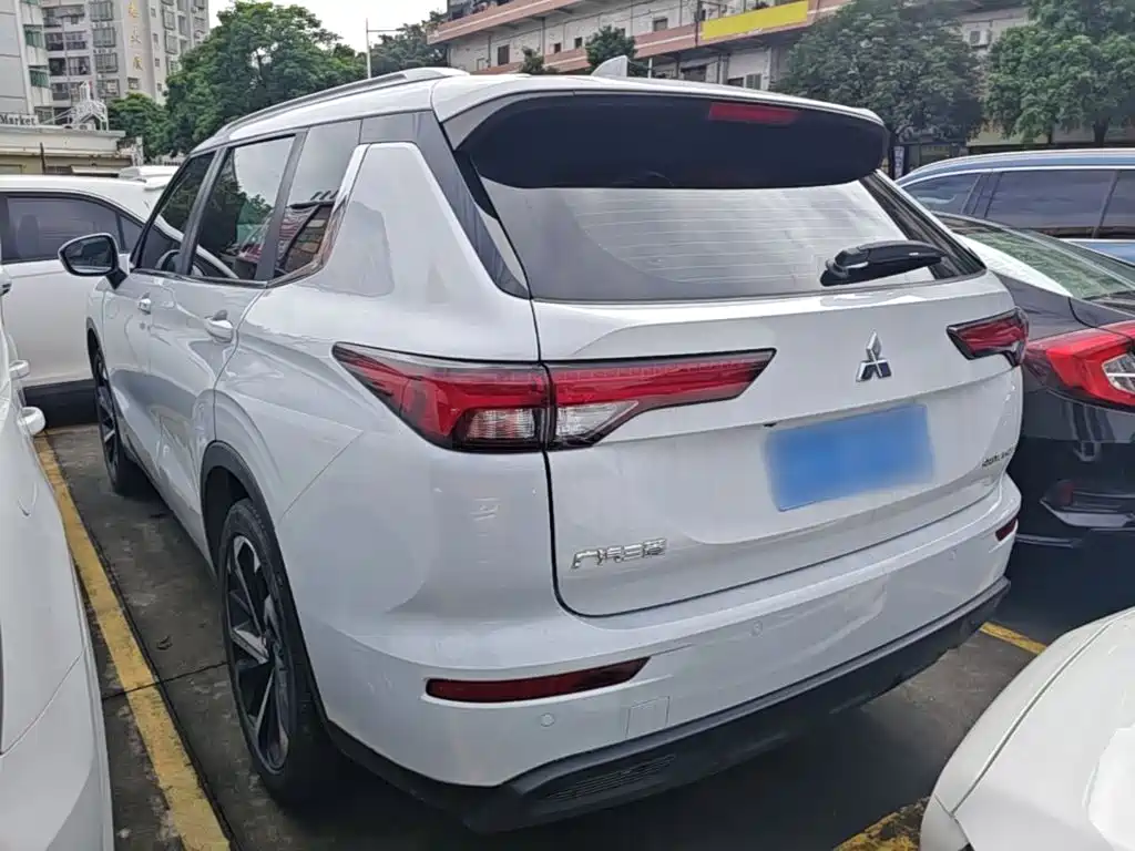 Mitsubishi Outlander — миниатюра 5