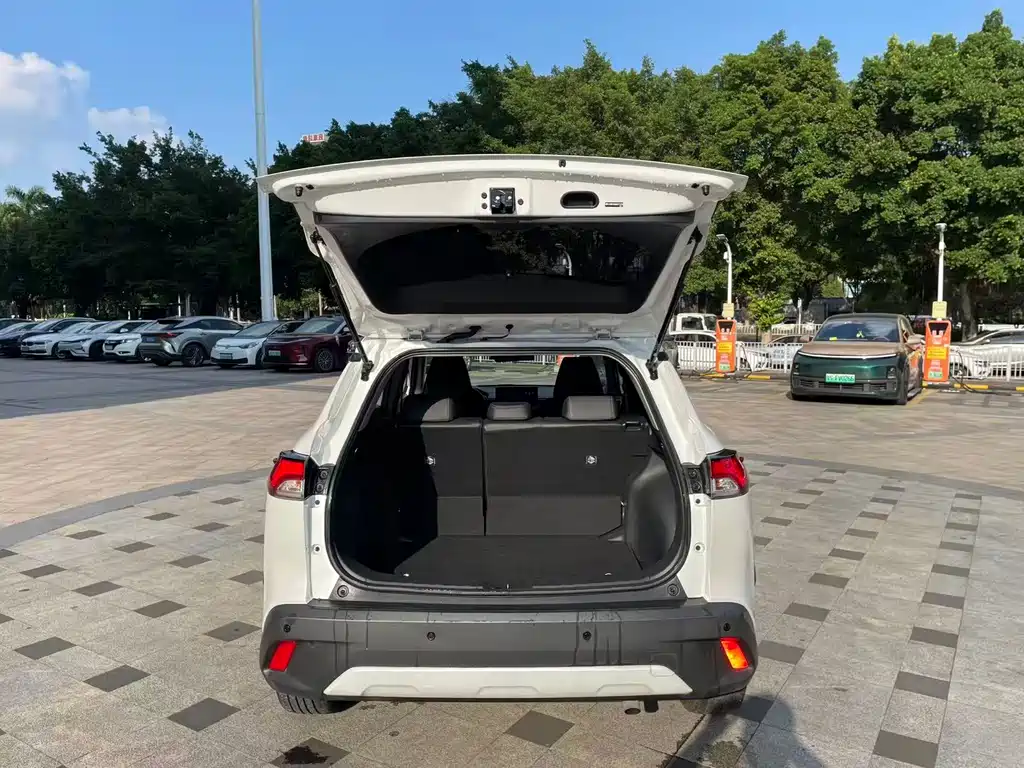 Toyota Corolla Cross — миниатюра 21