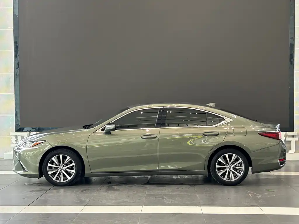 Lexus ES — миниатюра 10