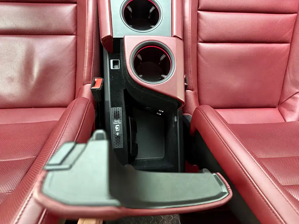 Porsche Taycan — миниатюра 13