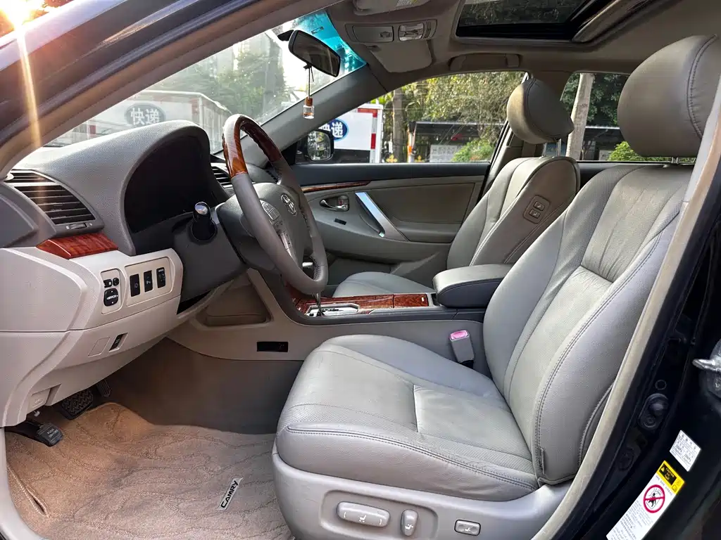 Toyota Camry — миниатюра 12