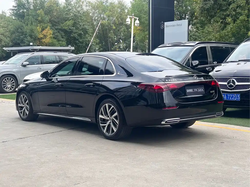 Mercedes-Benz E-Class — миниатюра 6
