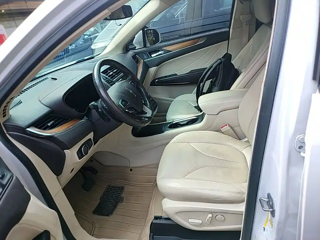 Lincoln MKC — миниатюра 15