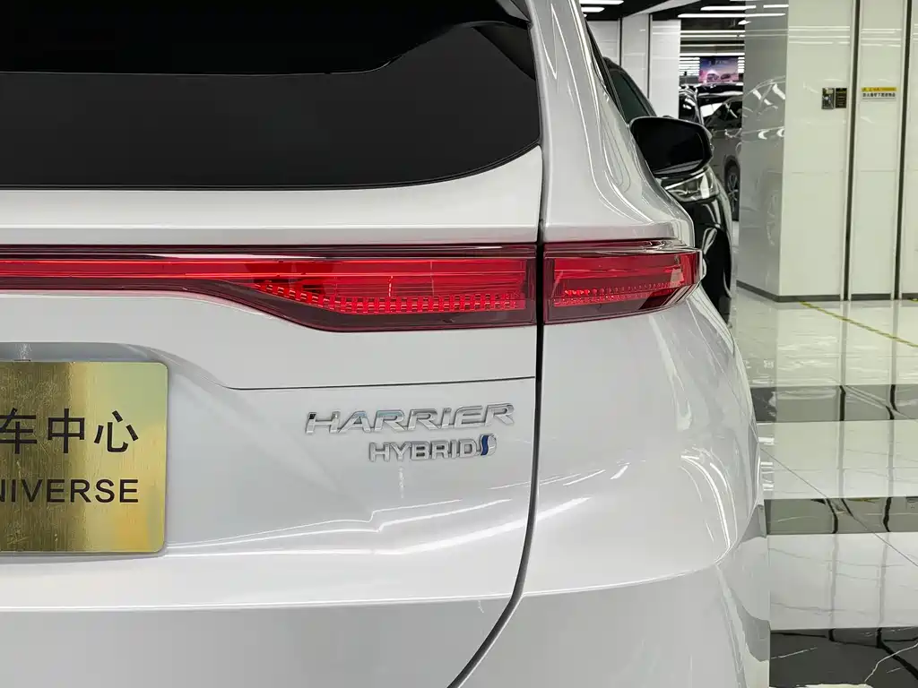 Toyota Harrier 2023 2.5L CVT Luxury