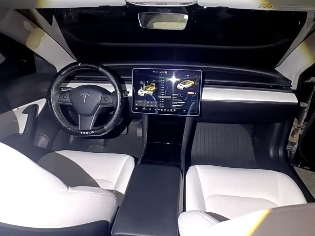 Tesla Model 3 — миниатюра 10