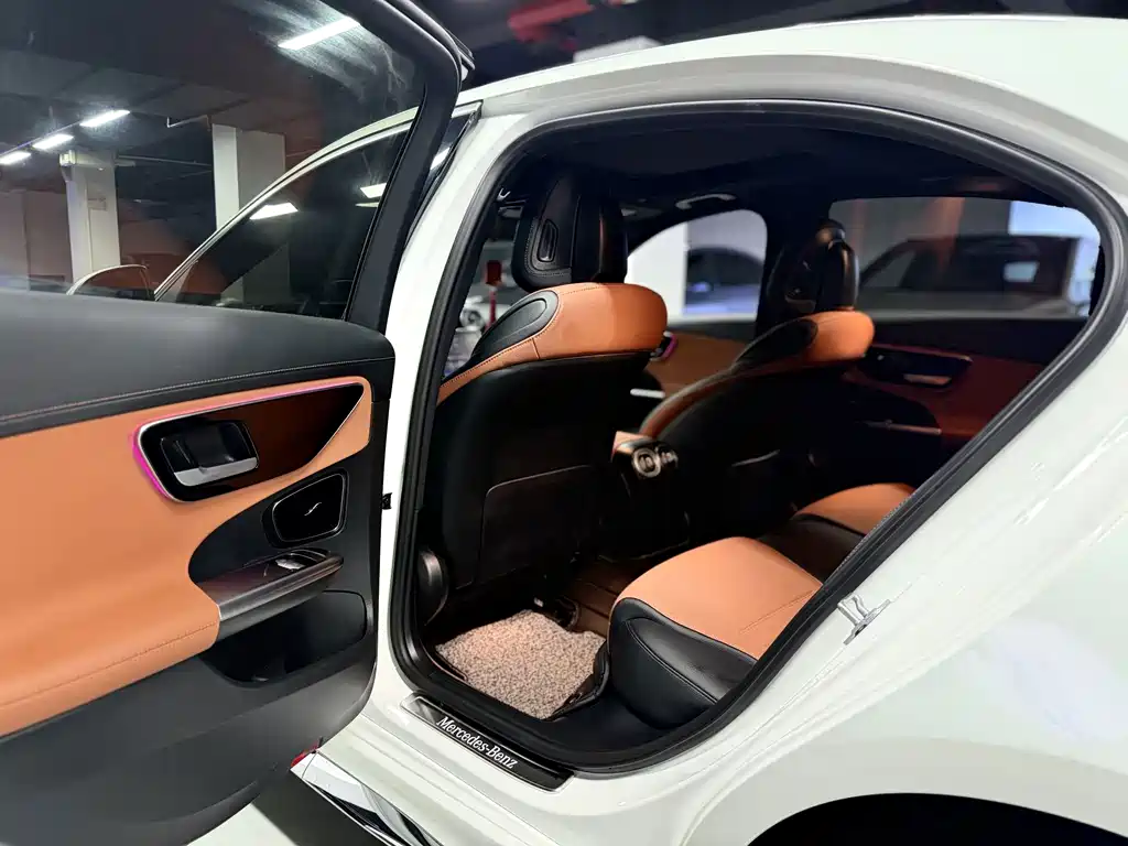 Mercedes-Benz C-Class — миниатюра 12