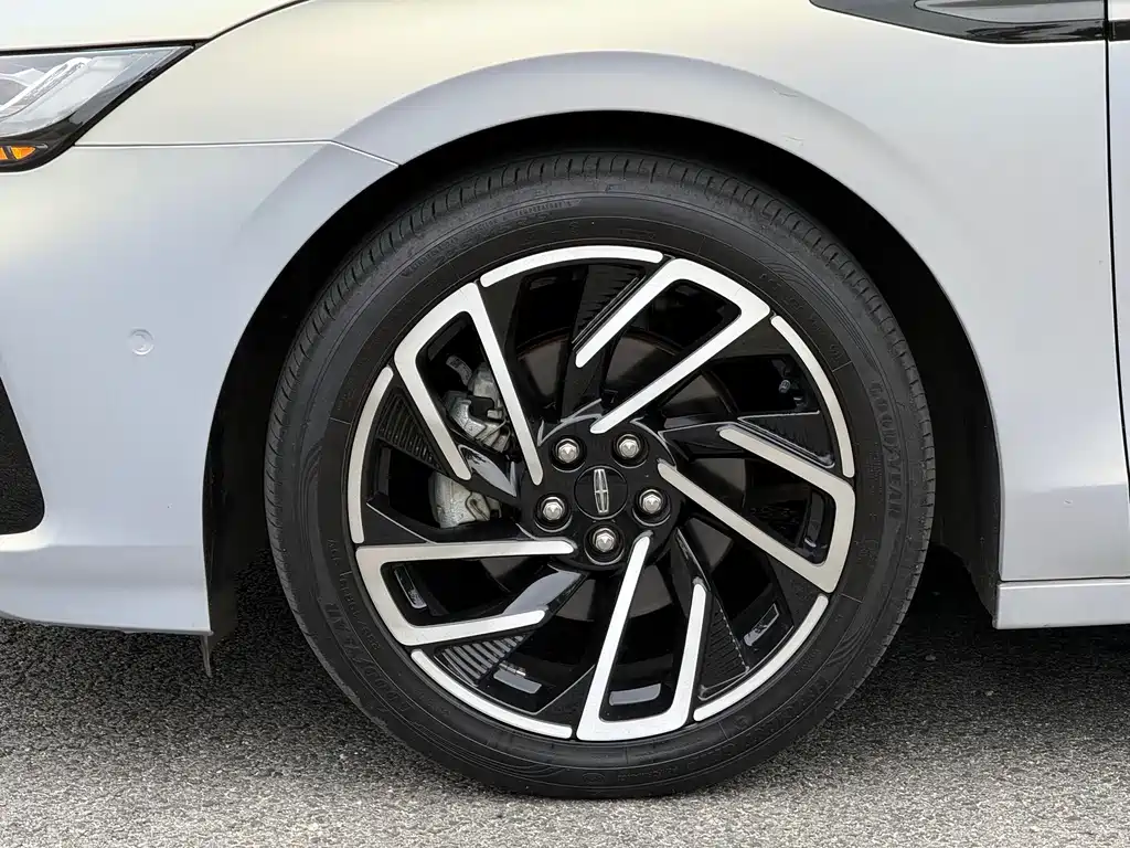 Lincoln Z — миниатюра 6