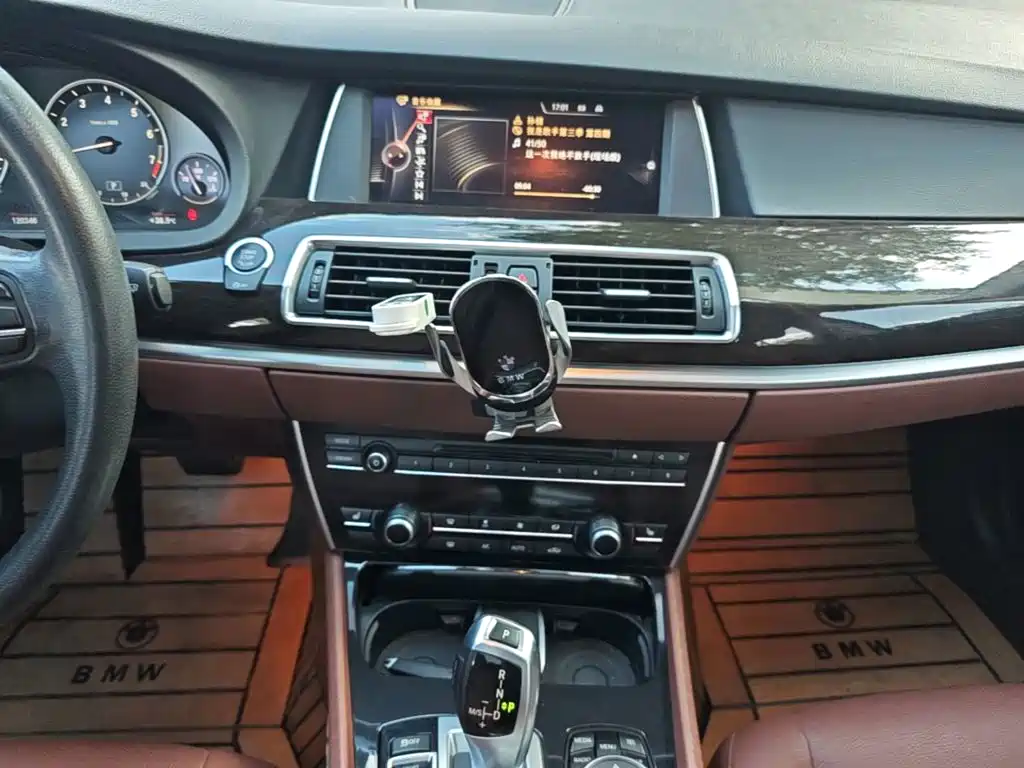 BMW 5 Series GT — миниатюра 13