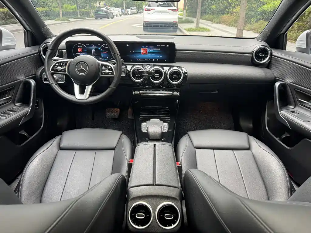 Mercedes-Benz A-Class — миниатюра 7