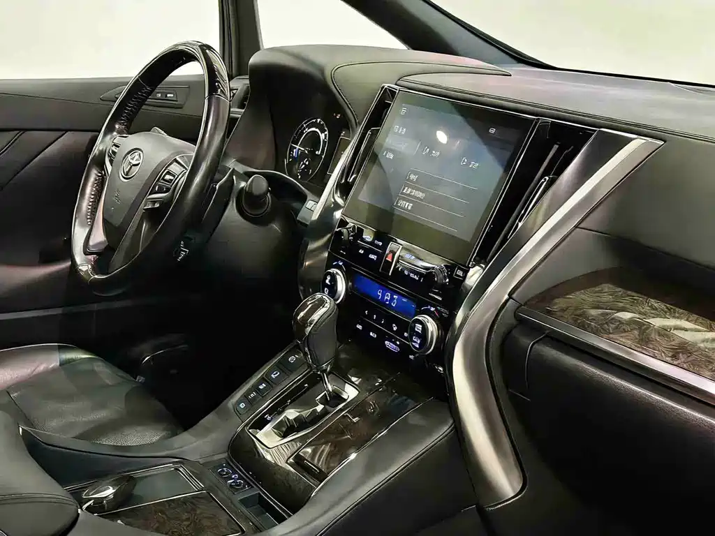Toyota Alphard - фото 15
