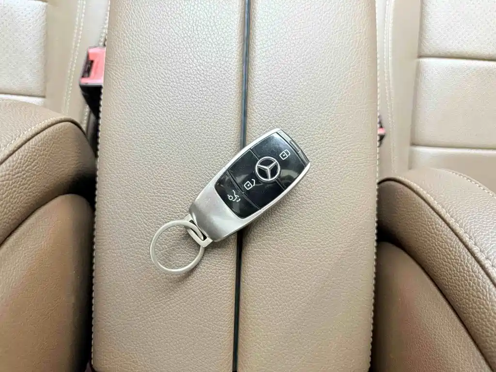 Mercedes-Benz E-Class — миниатюра 9