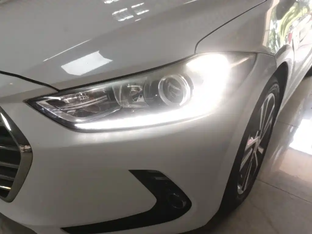 Hyundai Elantra — миниатюра 24
