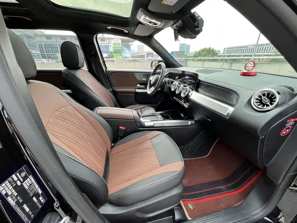 Mercedes-Benz GLB — миниатюра 10