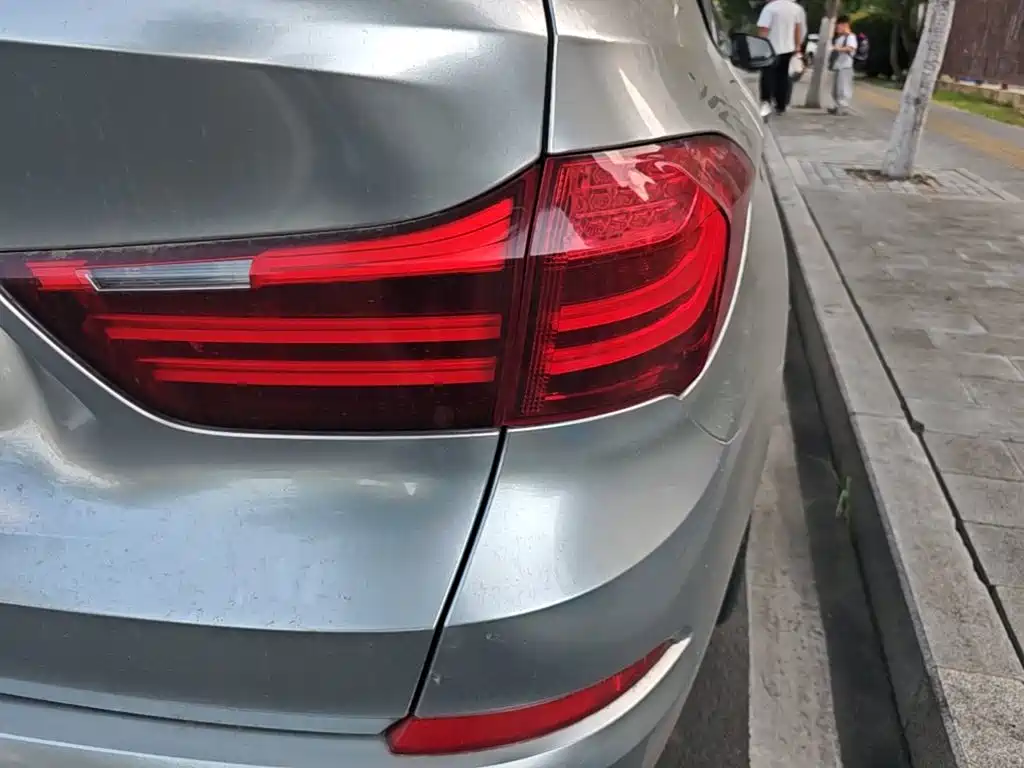BMW 5 Series GT — миниатюра 8