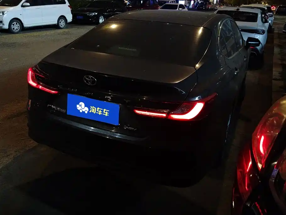 Toyota Camry — миниатюра 3