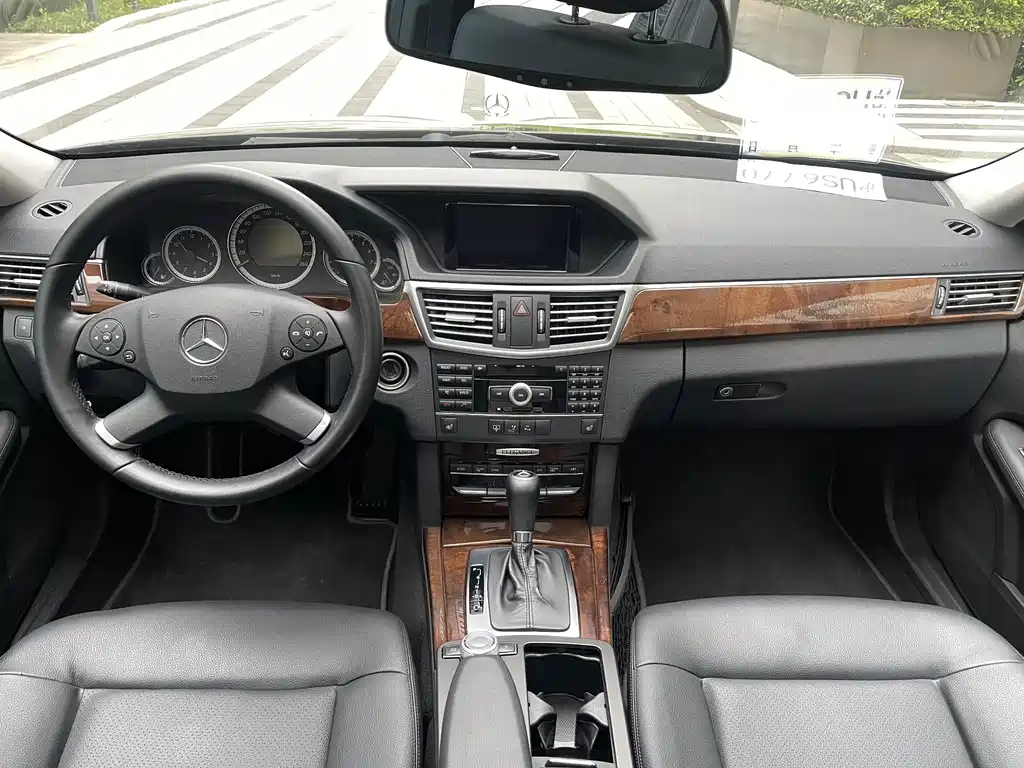 Mercedes-Benz E-Class — миниатюра 8