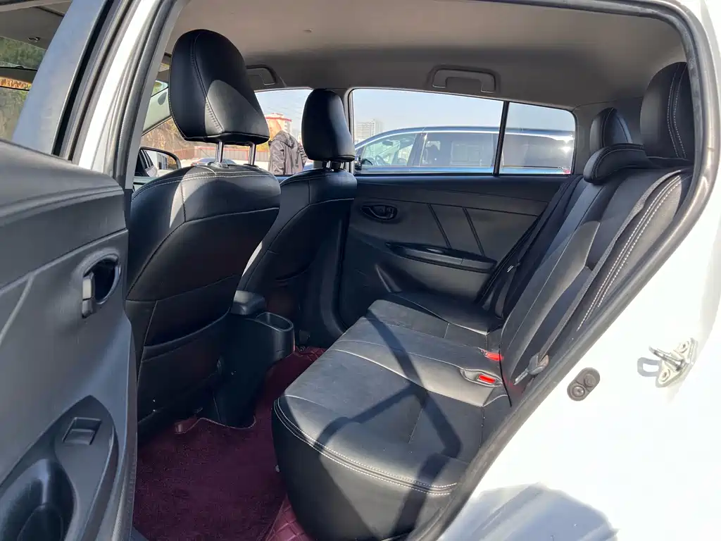 Toyota Yaris L — миниатюра 10