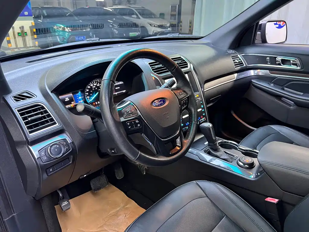 Ford Explorer (Import) — миниатюра 9