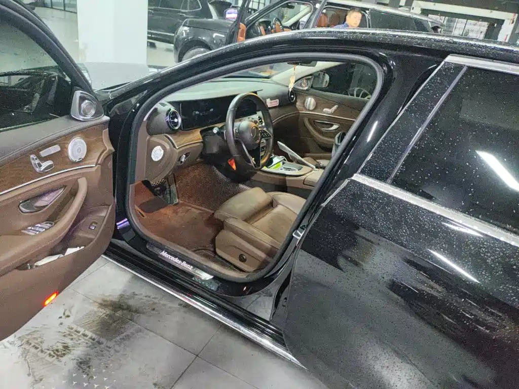 Mercedes-Benz E-Class — миниатюра 2