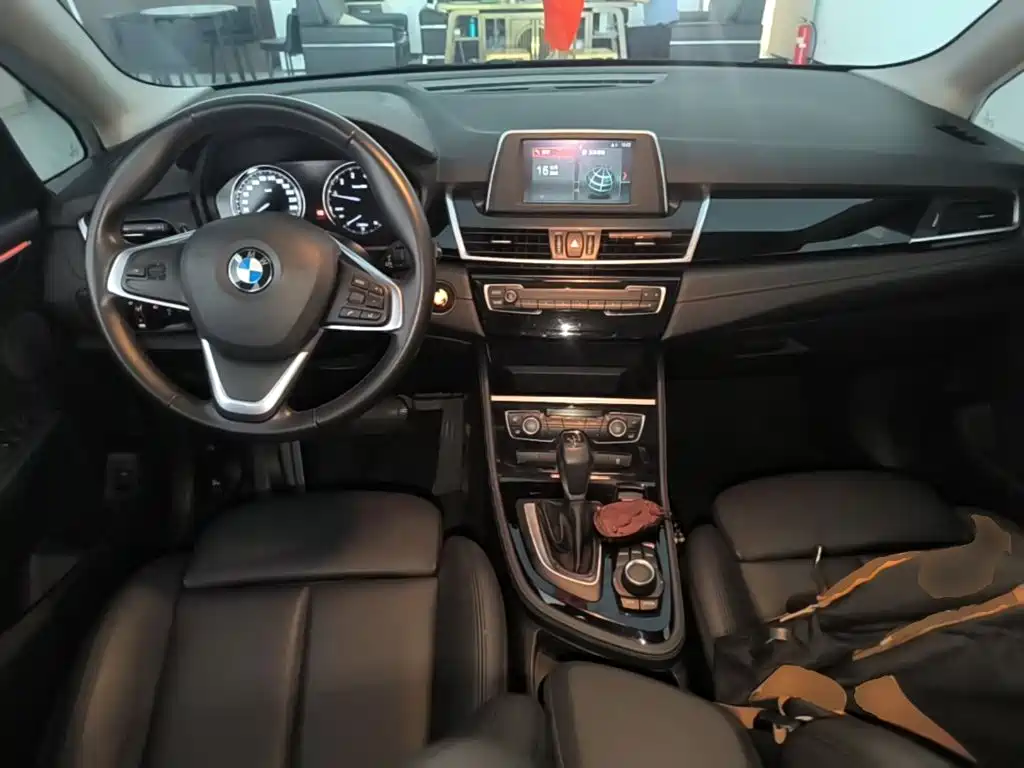 BMW 2 Series Active Tourer — миниатюра 10