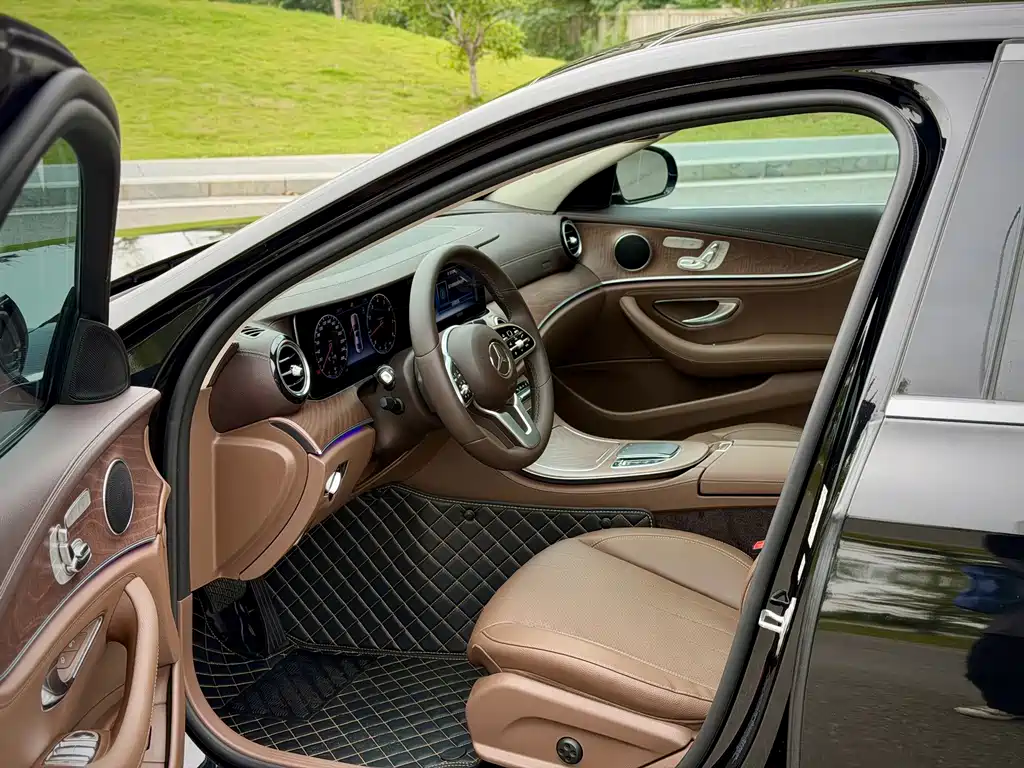 Mercedes-Benz E-Class — миниатюра 7