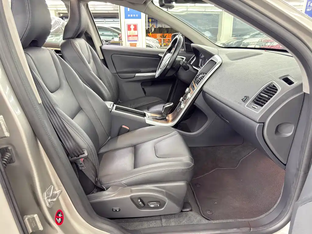 Volvo XC60 — миниатюра 8