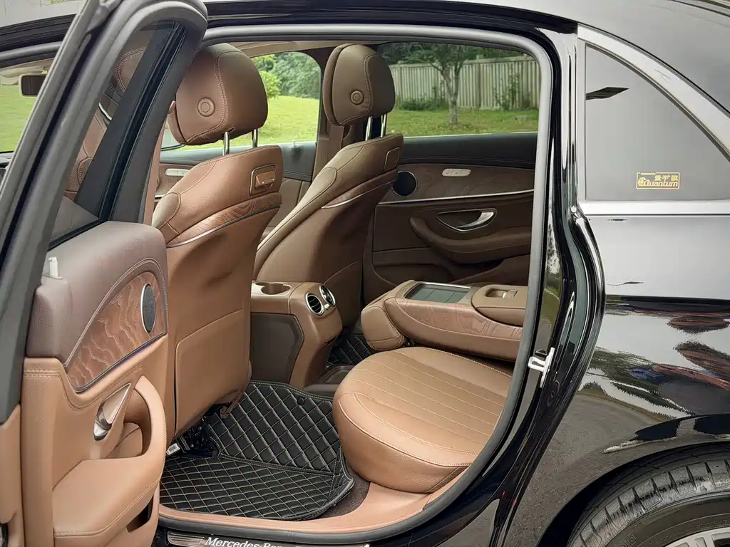 Mercedes-Benz E-Class — миниатюра 10