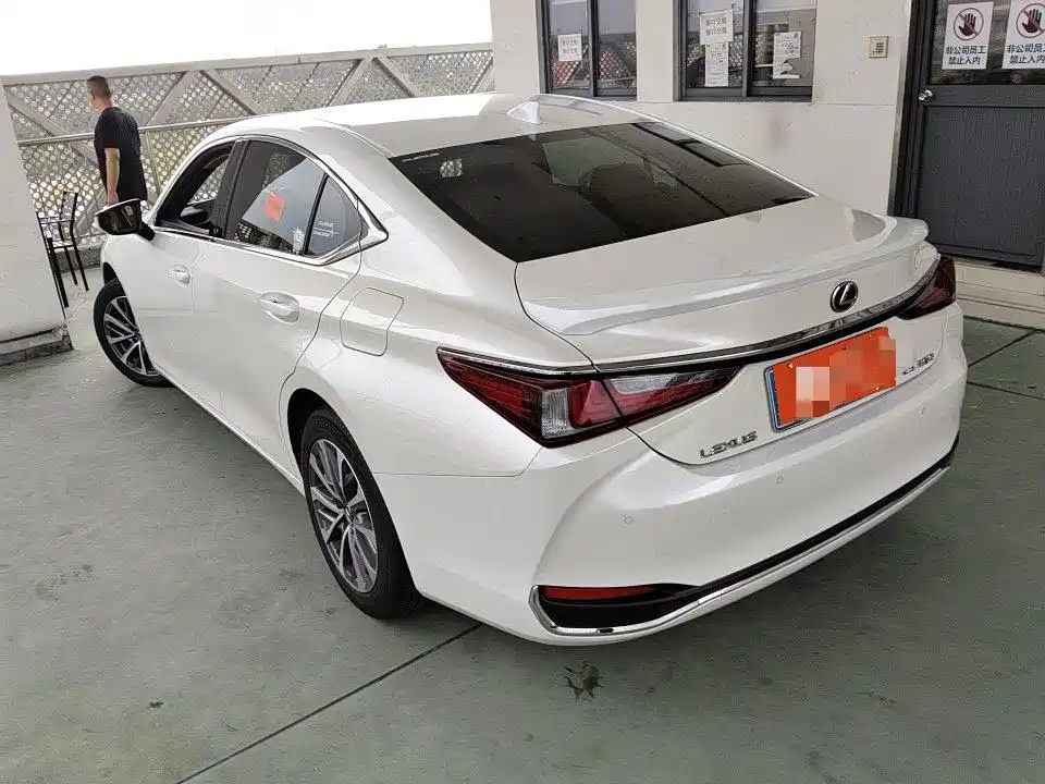 Lexus ES — миниатюра 5
