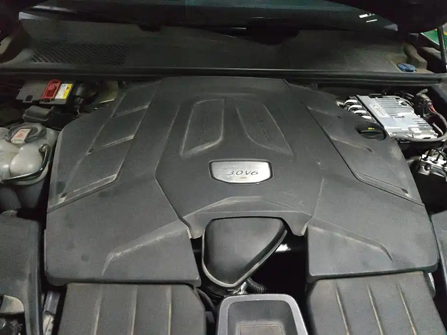 Porsche Cayenne — миниатюра 10