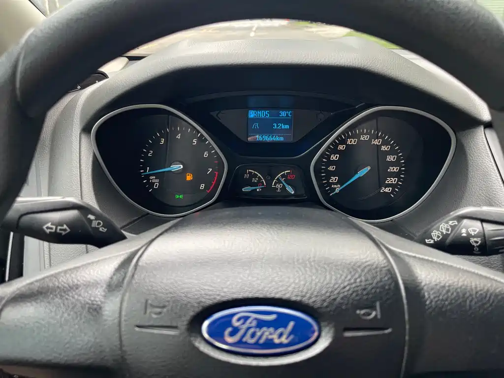 Ford Focus 2012 1.6L AT