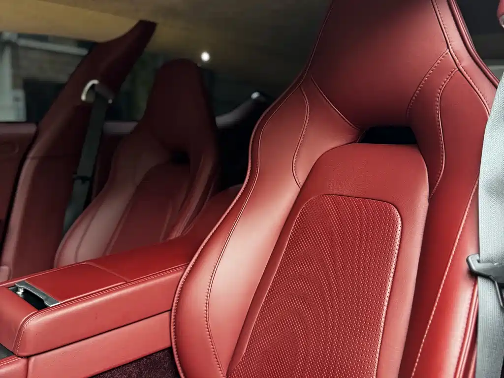 Aston Martin Rapide — миниатюра 15