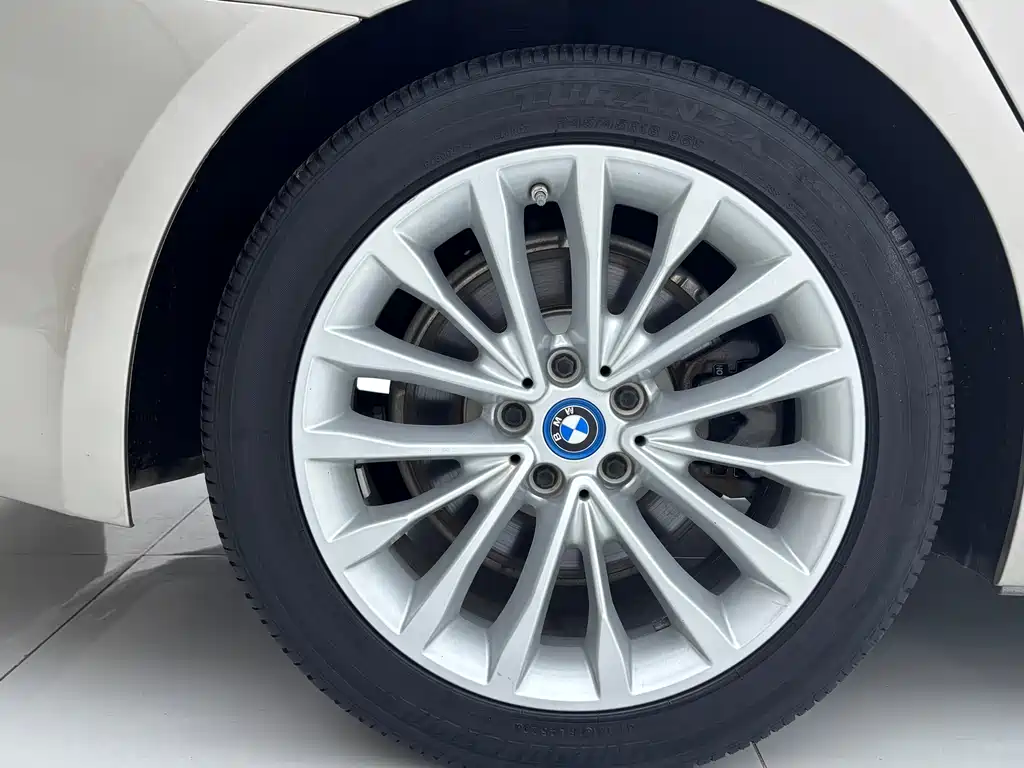 BMW 5 Series New Energy — миниатюра 7