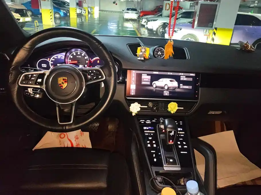 Porsche Cayenne — миниатюра 12