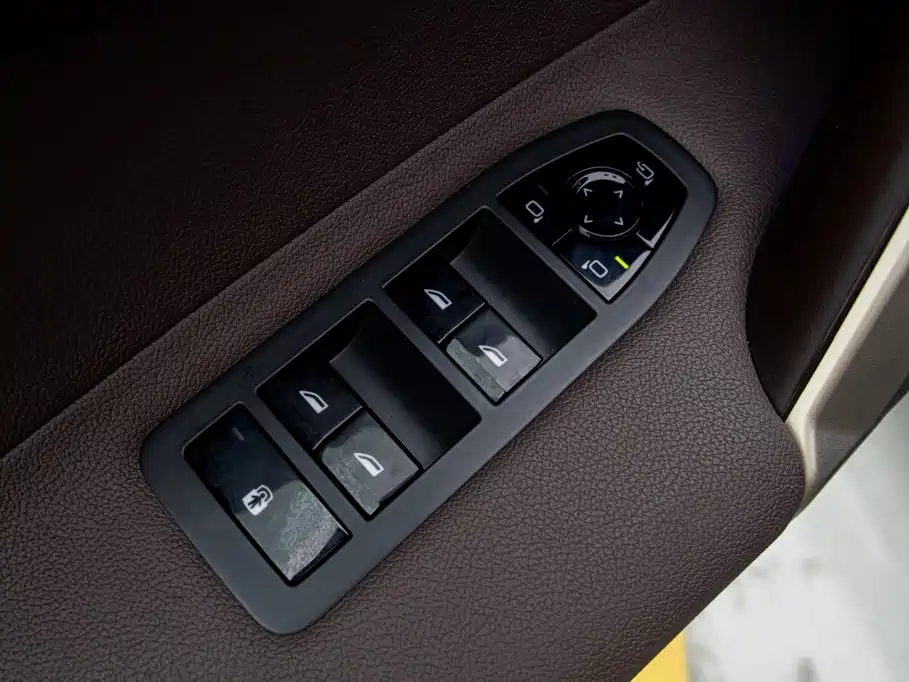 BMW iX — миниатюра 25