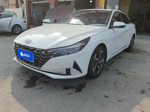 HYUNDAI ELANTRA
